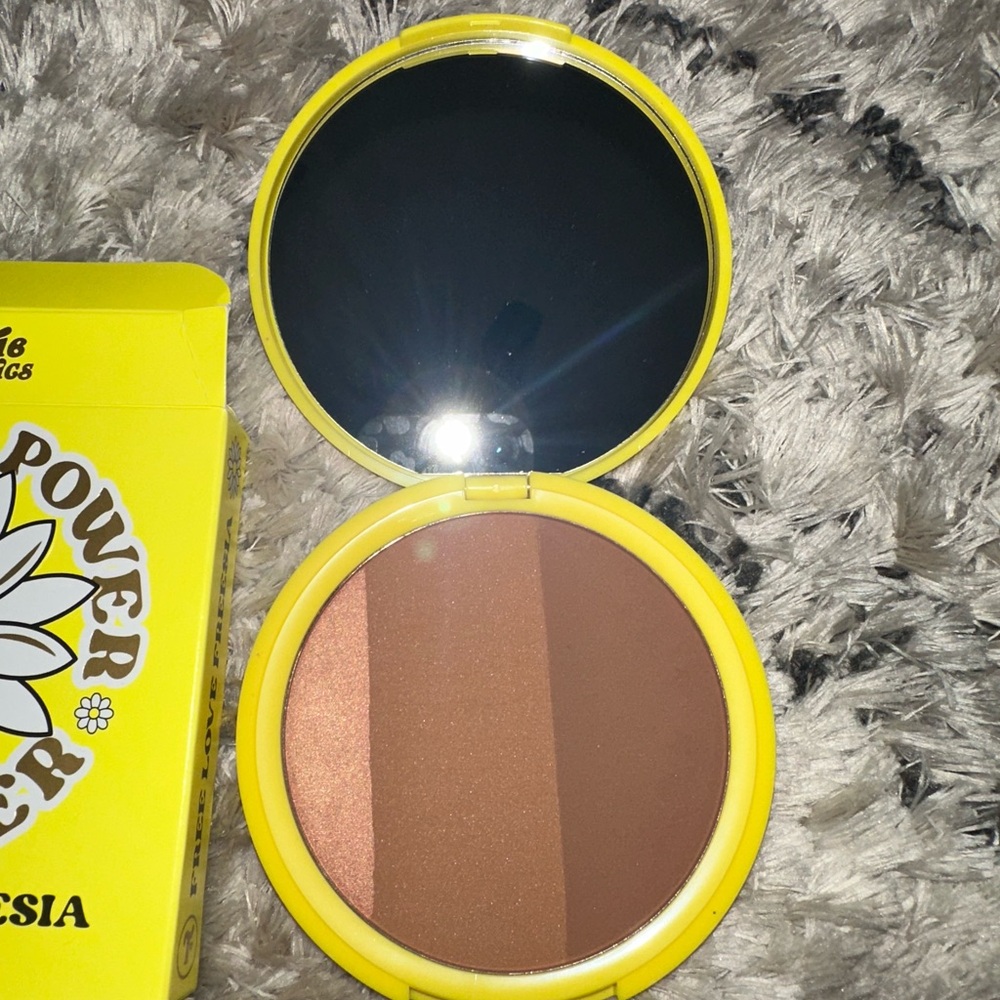 Trixie Cosmetics Free Love Fressia Flower Power Bronzer Trio
